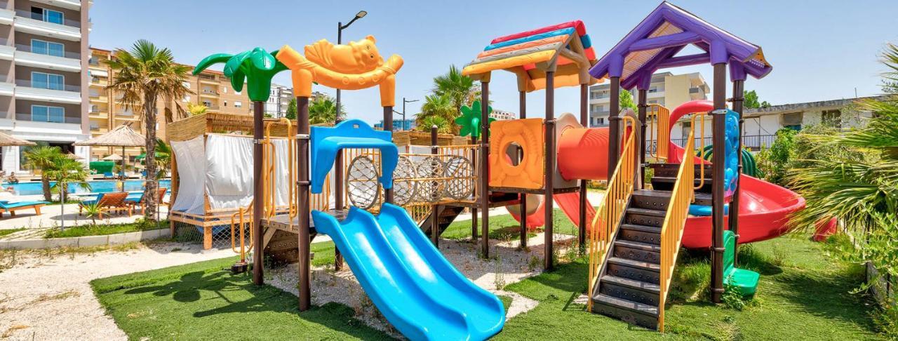 Beachfront With Hotel Facilities فلورا المظهر الخارجي الصورة
